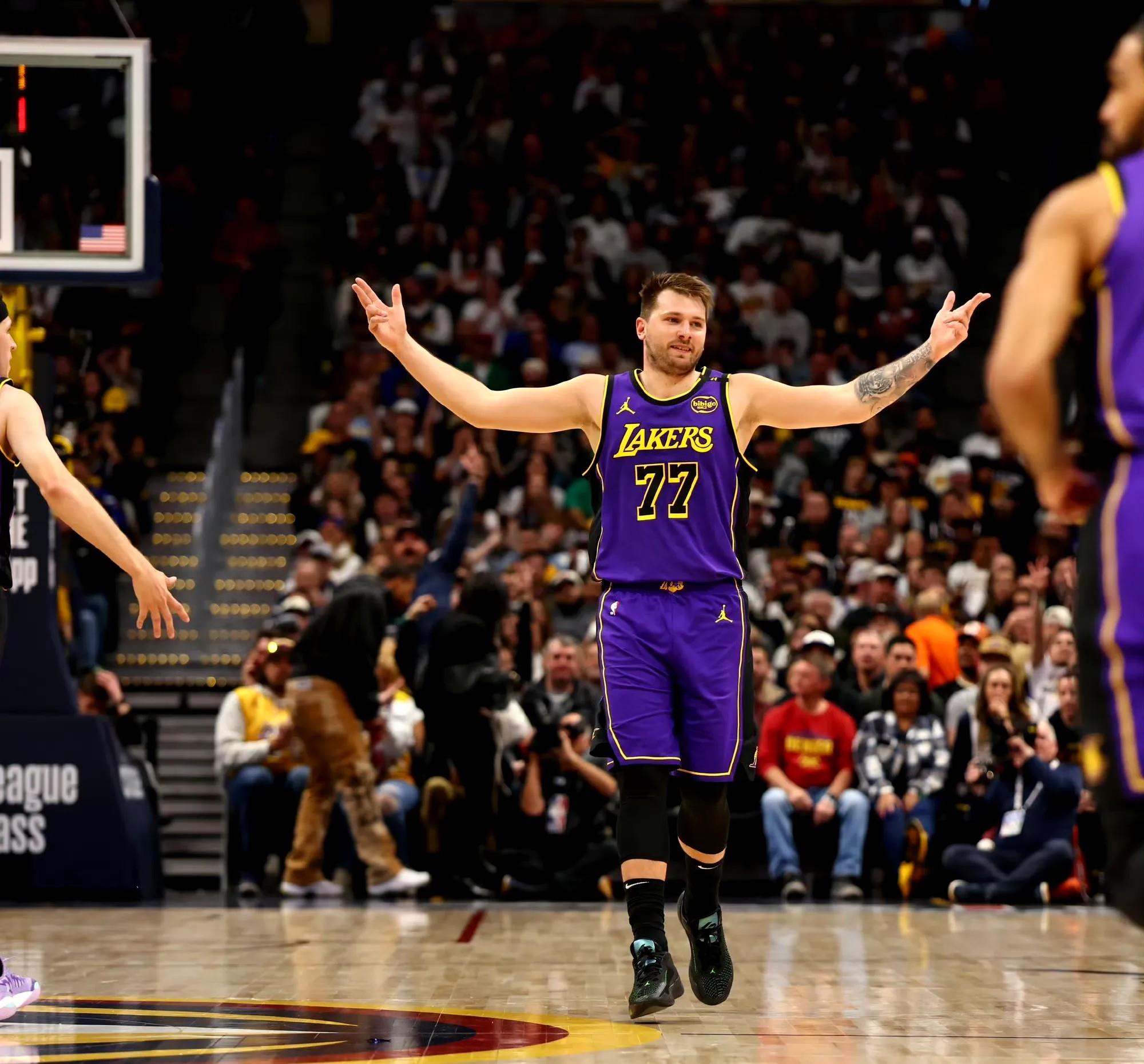 东契奇关键节点战术调整，日本队带队取胜！