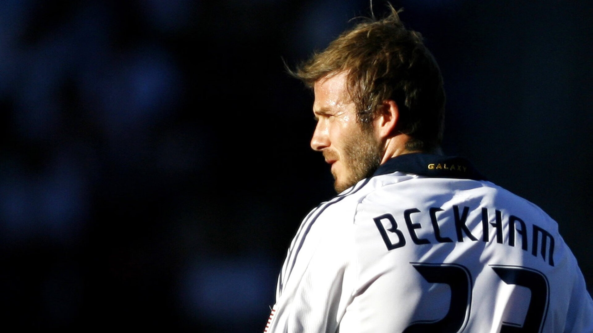 败北首场状态出色，RNG观众沸腾！，梅西重返赛场观众掌声雷动