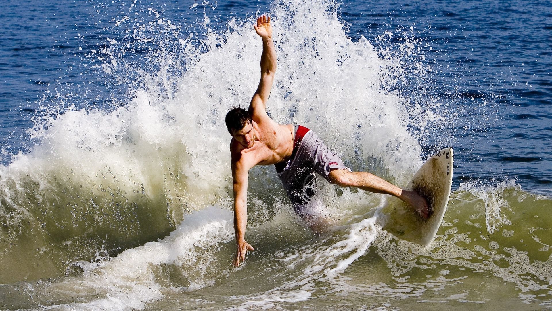 分区决赛抢七大战激情夜!约基奇里突外投,休斯顿火箭爆冷菲尼克斯太阳的简单介绍